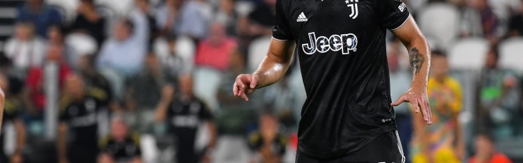 开云品牌- 尤文后防核心伤退，布雷默缺阵影响防线稳定性  