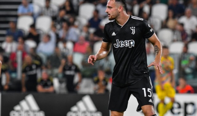 开云品牌- 尤文后防核心伤退，布雷默缺阵影响防线稳定性  