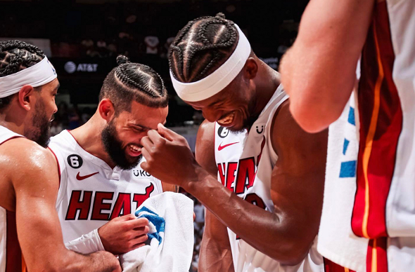  巴特勒带伤作战，热火黑八奇迹延续  