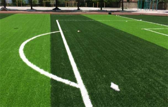  卡利亚里主场草皮翻新完成，技术型打法受益明显  